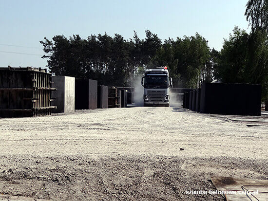 Szamba betonowe Nisko - załadunek zbiornika na transport